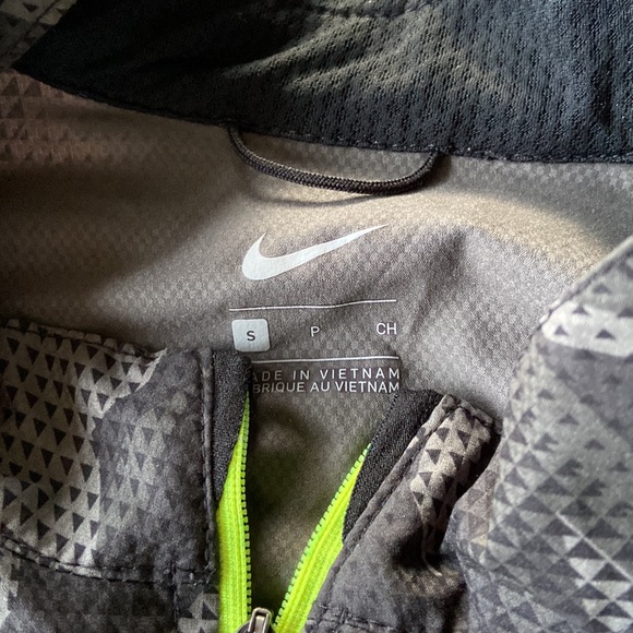 Lightweight Men's Nike Windbreaker Running Jacket Small - Picture 3 of 5